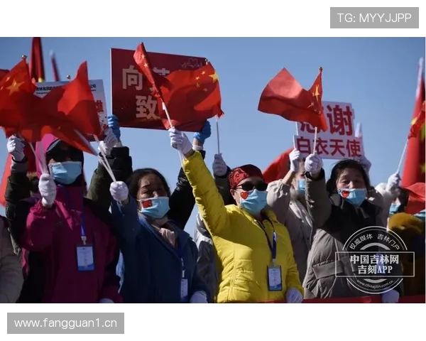 宋凯机场献花迎接国少凯旋归来